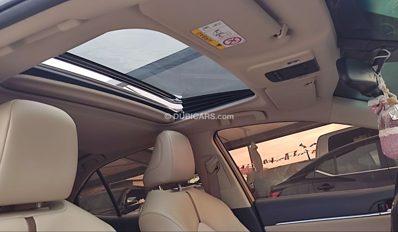 Toyota Camry GCC Full options, Hybrid, 2.5L,