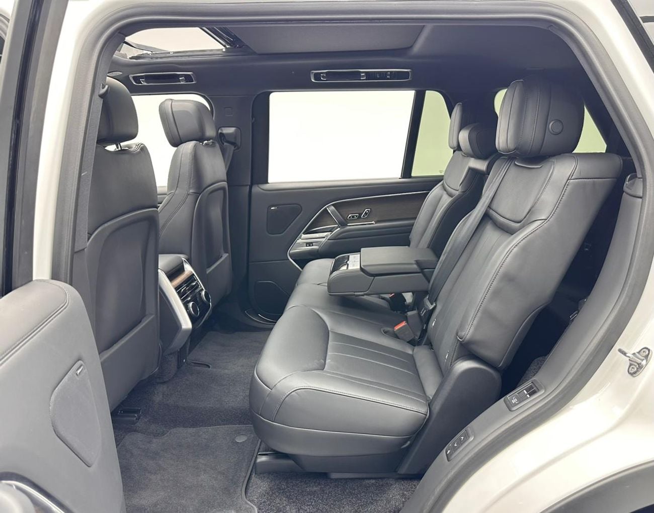 Land Rover Range Rover LWB SE P530 4.4L 2025 Land Rover Range Rover SE P530 LWB, Warranty, Excellent Condition