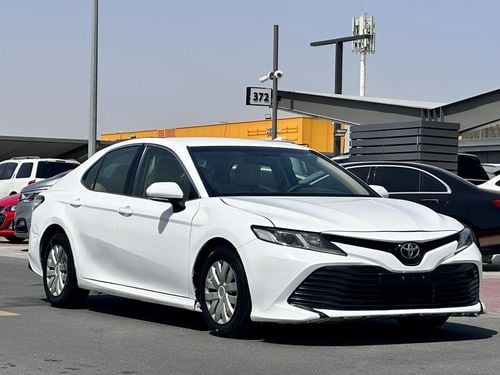 تويوتا كامري LE كامري خليجي موديل 2018 نص فل شاشة كامري خلفية سيتات جلد بيج مثبت سرعه داخلية بيج وكاله