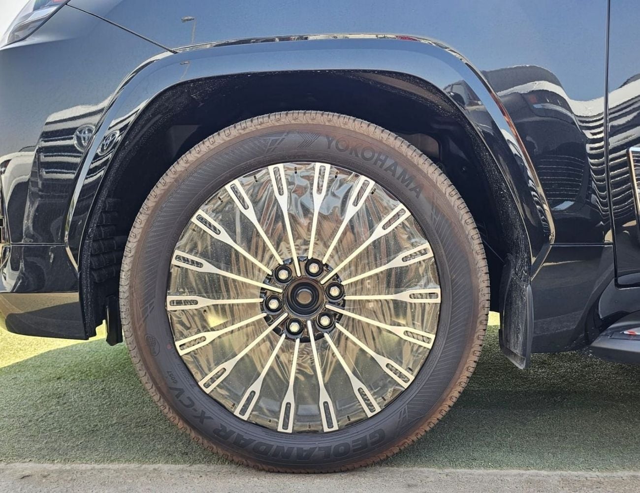 لكزس LX 700h VIP لكزس LX700 بمقاعد هجينة || كاملة المواصفات | بنزين، محرك V6 سعة 3.5 لتر، دفع رباعي (الرمز L7V) أسود،