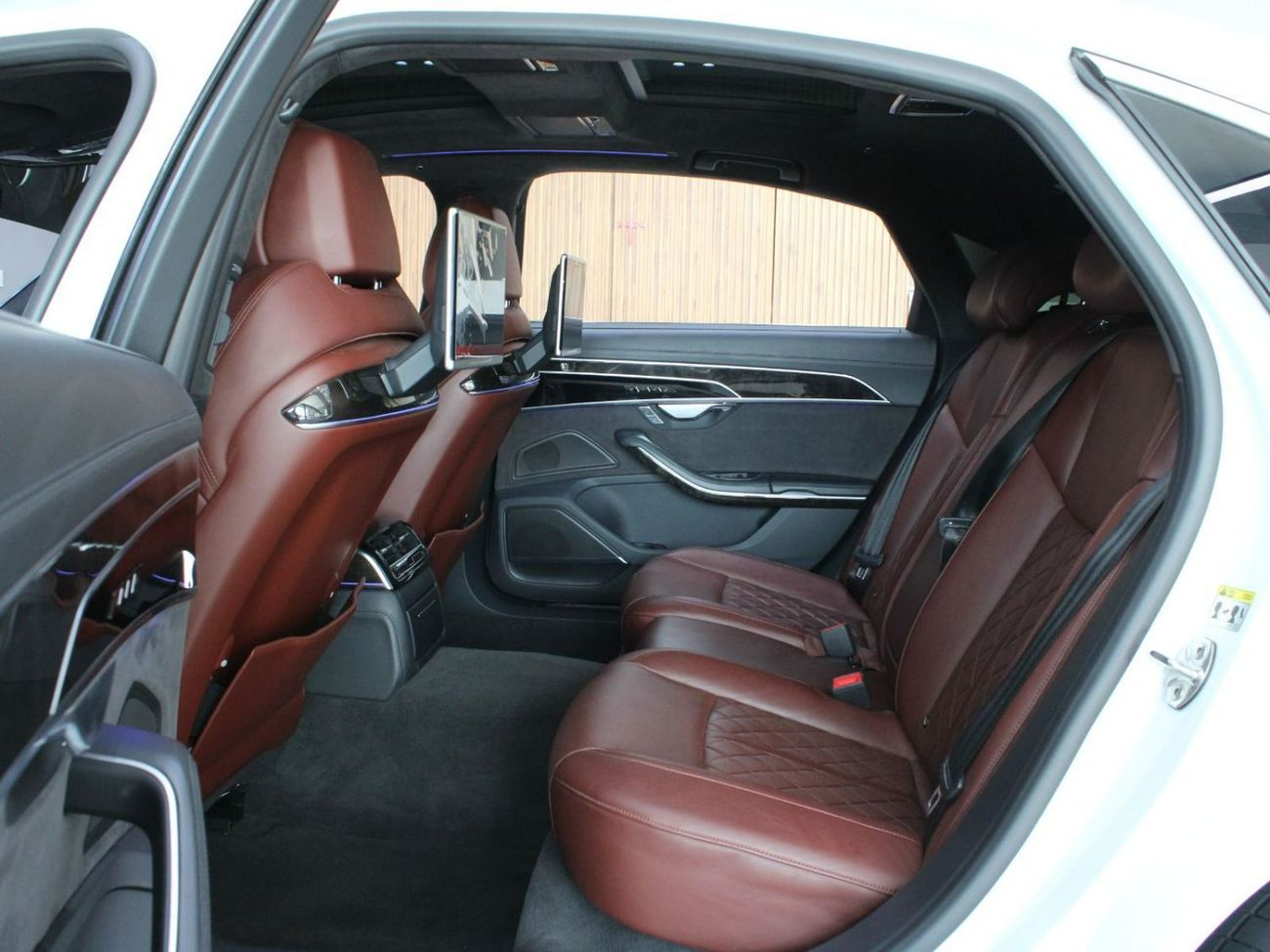 أودي A8 L 60 TFSI quattro 4.0L (454 HP)