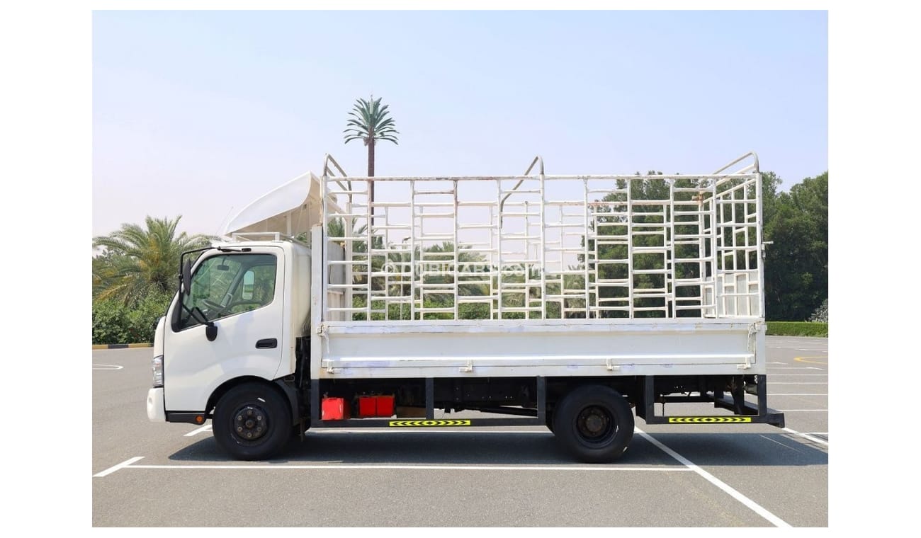 Hino 300 Short Chassis Truck with Grill Body | GCC Specs | Excellent Condition