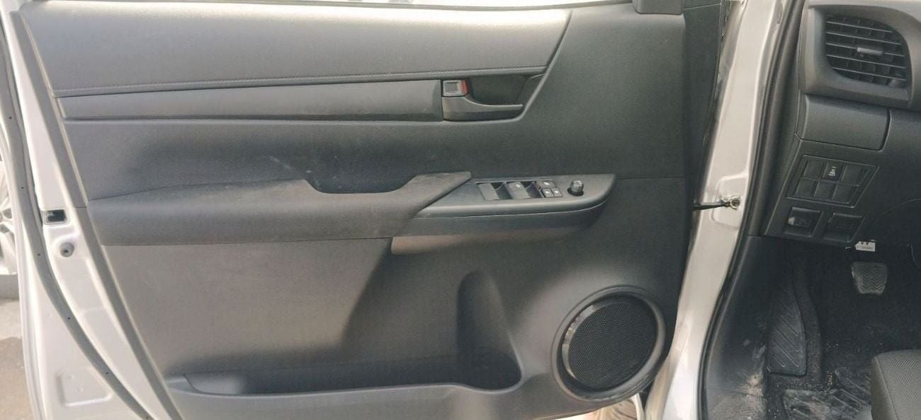 تويوتا هيلوكس Toyota Hilux 4x4 Manual 2.4L Diesel 2025YM