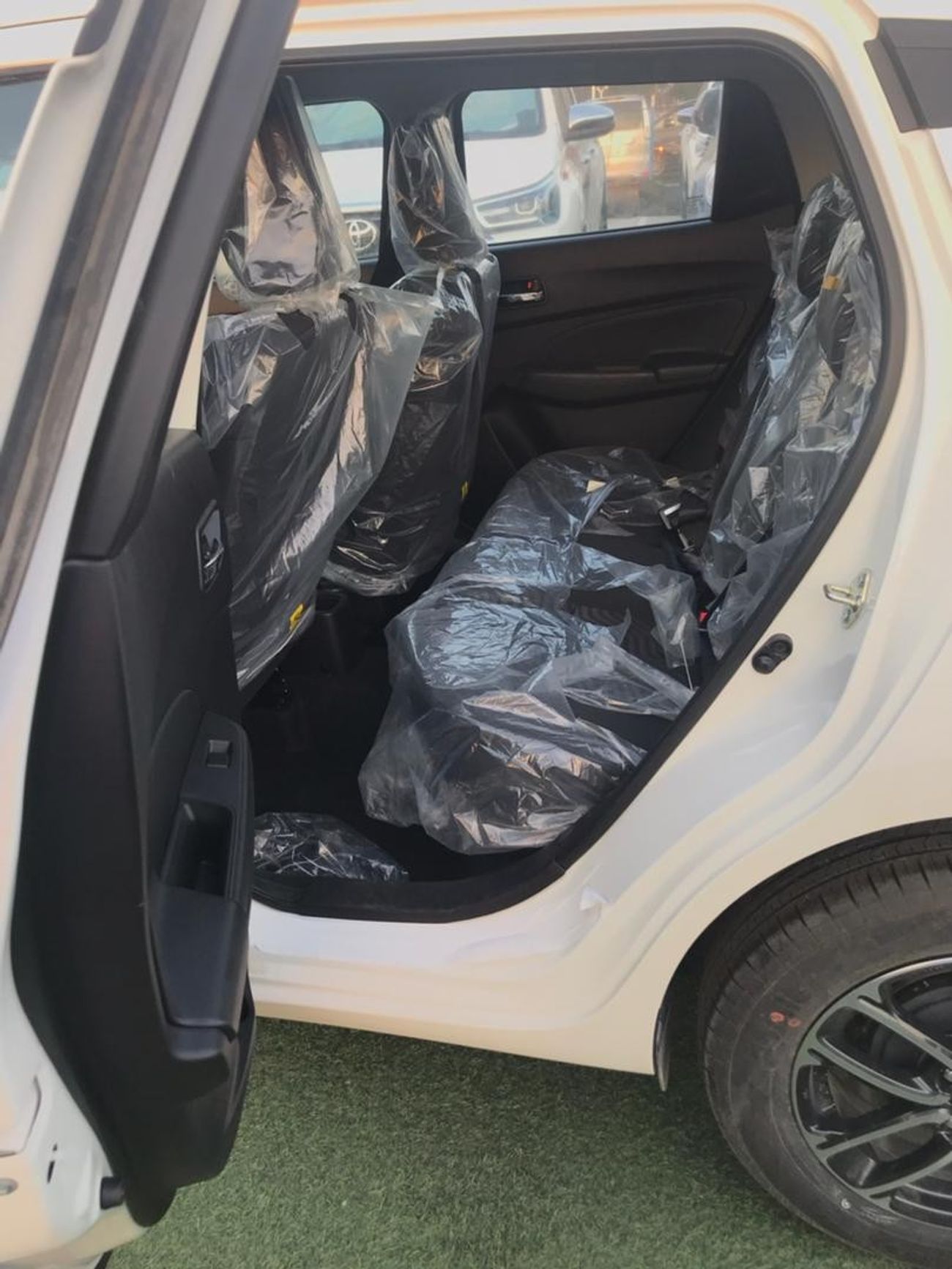 Suzuki Swift Suzuki Swift 1.2 engine white color interior black