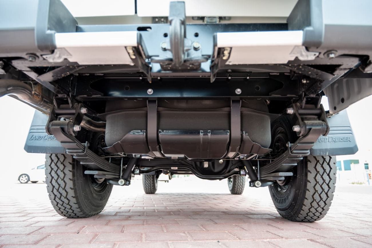 تويوتا لاند كروزر 70 LC 78 HARDTOP 2.8L MT LC 78 | Manual Transmission | 4.2L Diesel | 3 door | Basic Life Support Ambula