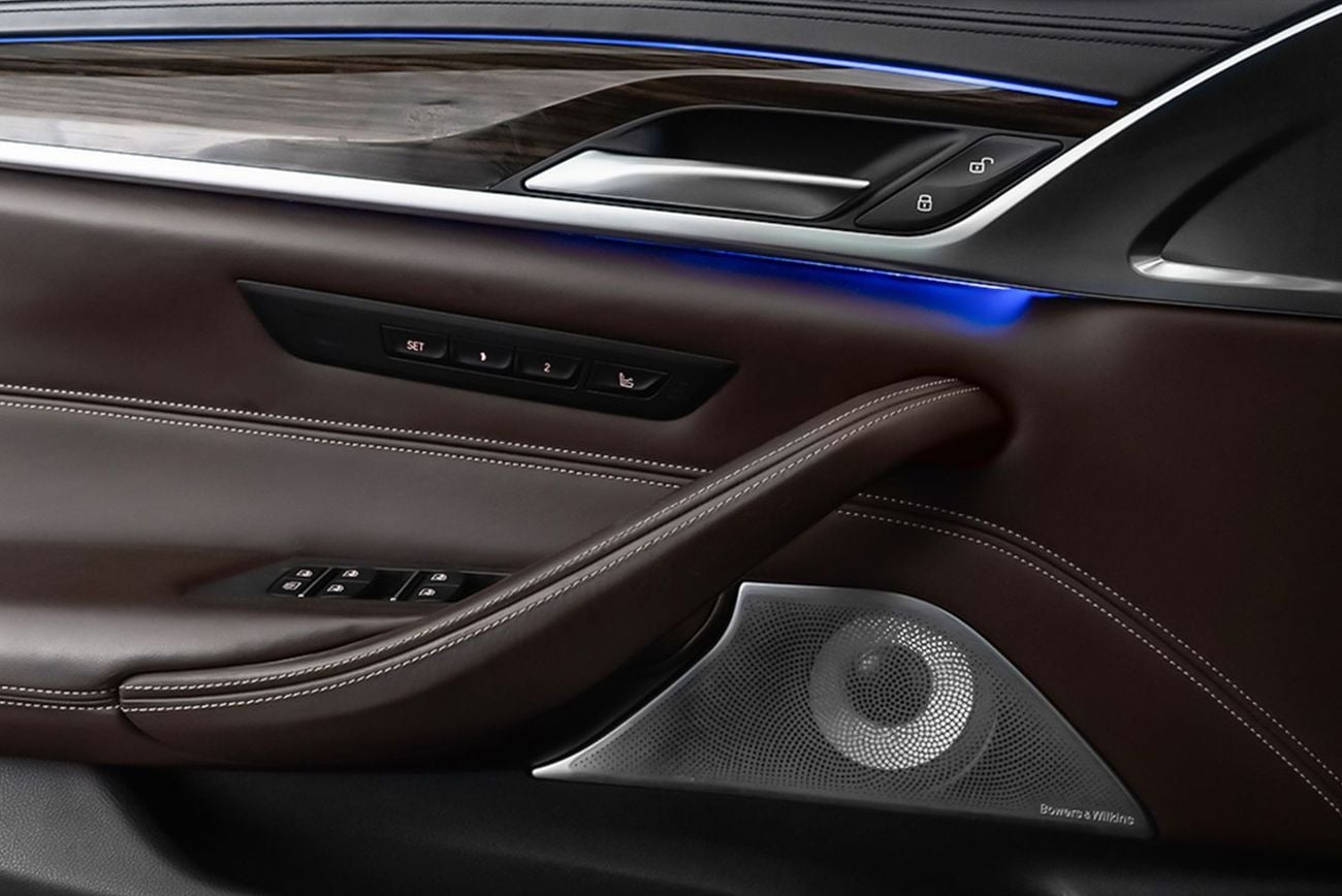 بي أم دبليو M550i