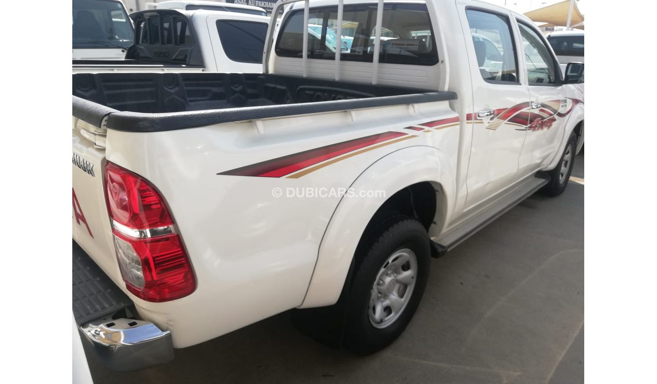 Toyota Hilux PETROL 2.7 AUTOMATIC GEAR LAFT HAND DRIVE