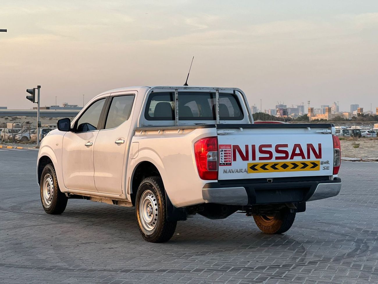 Nissan Navara Std 2.5L RWD A/T