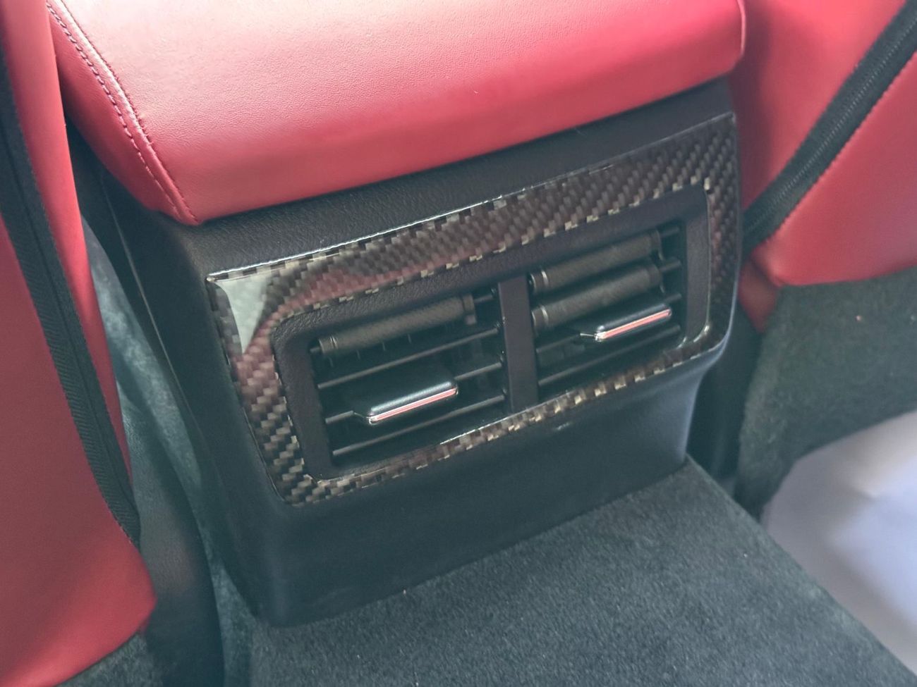 لكزس IS 350 محرك V6 سعة 3.5 لتر / طقم F-SPORT / استهلاك منخفض للموارد / رادار / قراءة المسار / مقاعد تبريد وتدفئ