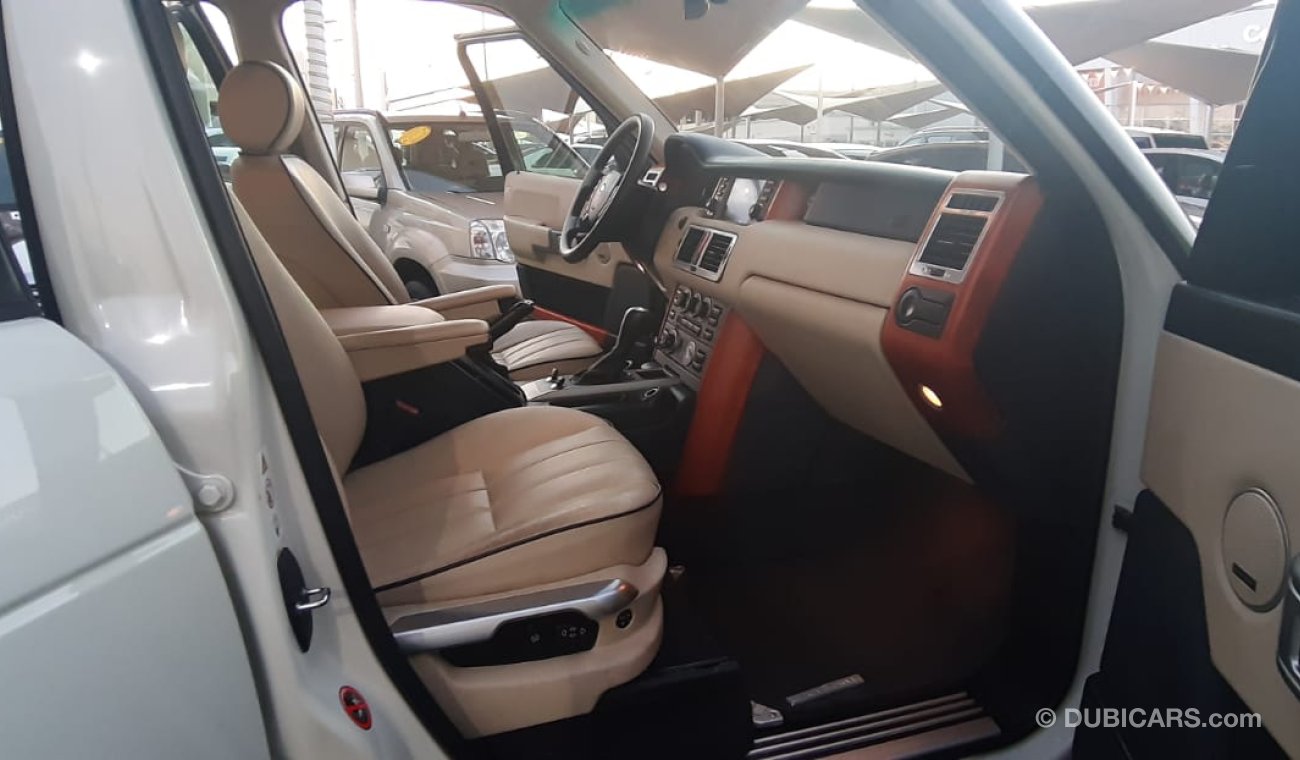 Land Rover Range Rover Vogue HSE Khaleeji Number One - Leather - Slot - Back Wing - Sensors - Wood - Fingerprint - Cruise Control Do