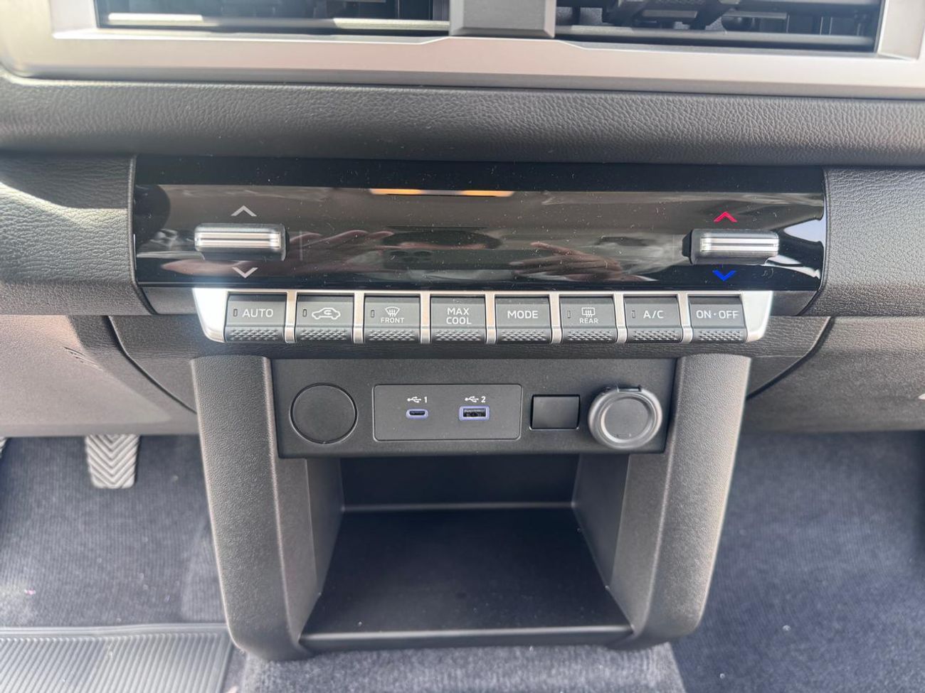 ميتسوبيشي L200 MITSUBISHI L200 Petrol Double Cabin 4WD 5MT 2.5L GLX -FULL OPTION_White