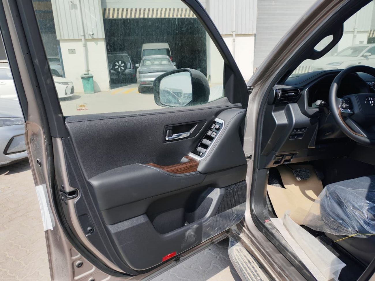 تويوتا لاند كروزر 2025 Toyota Land Cruiser LC300 GXR High-Option 3.5L V6 Twin Turbo Petrol A/T 4WD Export Only