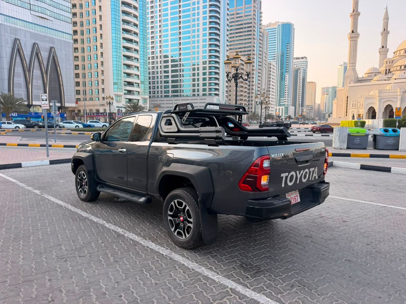 تويوتا هيلوكس SR Upgrade to GR Sport