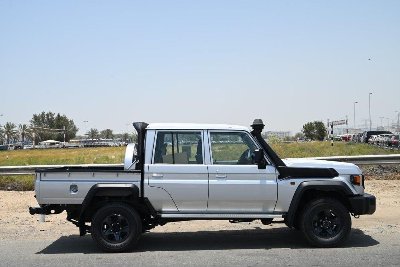 Toyota Land Cruiser Pick Up Double Cab V8 4.5L Diesel MT with Front / Rear Diff Lock, Black Wheels, Winch