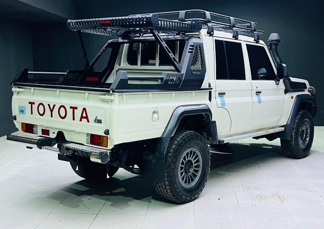 تويوتا لاند كروزر بيك آب diesel 4.5 liter ,right hand drive ,4 doors ,only for export available