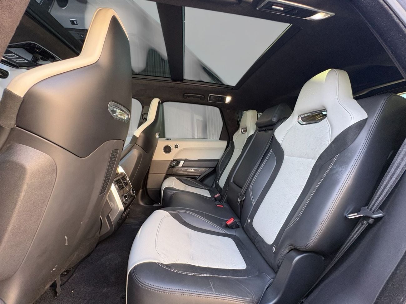 Land Rover Range Rover Sport SVR 5.0L (550 HP) RANGE ROVER SPORT SVR CARBON EDITION 5.0L V8 SC A/T | 2022 | AED 3,760 per month