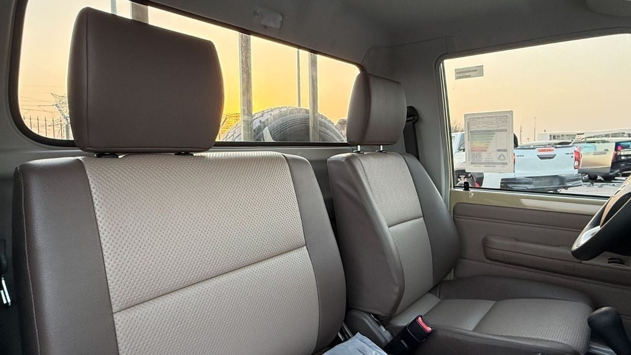 تويوتا لاند كروزر بيك آب Std 4.0L Single Cab Utility 4WD