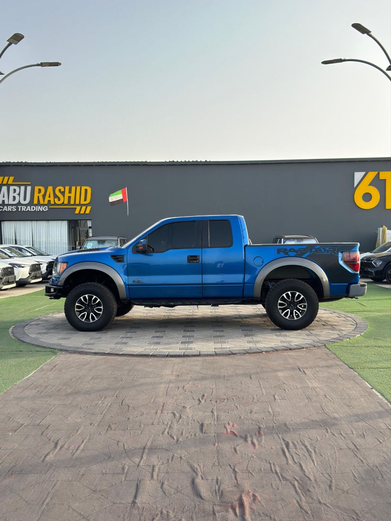 فورد F 250 فورد رابتر F-150 SVT  موديل : 2012 مطلوب : 50000 درهم  مواصفات خليجيه  •V8 6.2L * فور ويل ، مثبت سرع