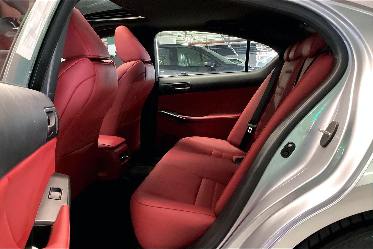 لكزس IS 350 F Sport Platinum | شامل الضمان | 0 ﺪﻔﻋﺓ ﺃﻮﻟﻯ