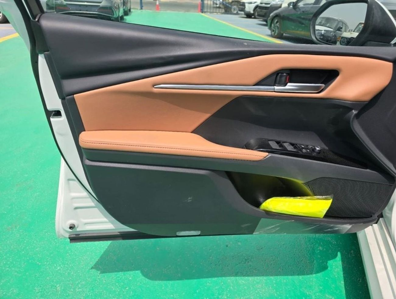 Toyota Camry 2.0L HYBRID 2024