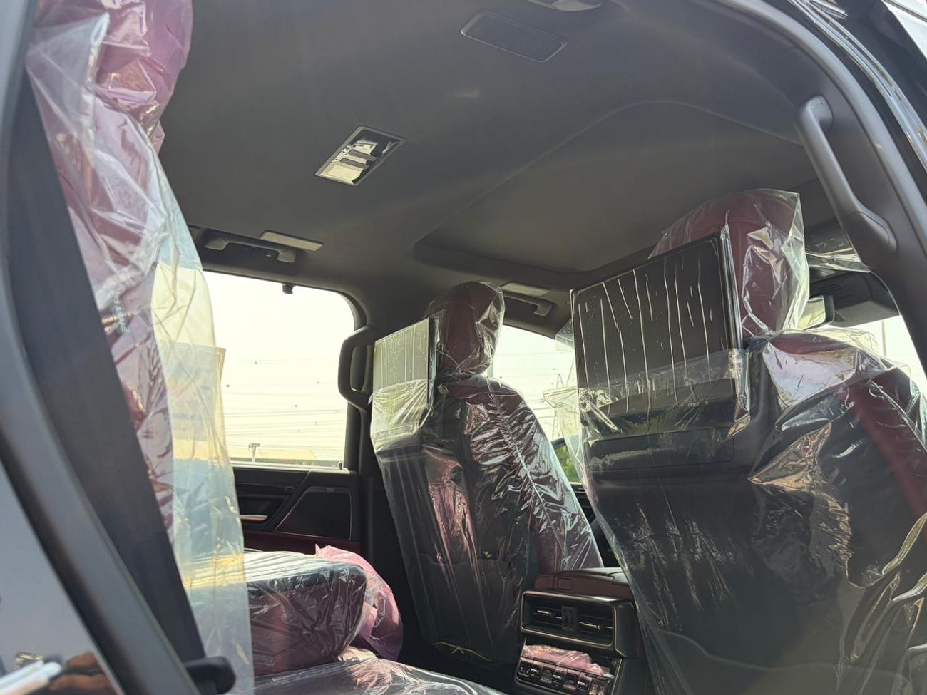 لكزس LX 700h SIGNATURE لكزس LX700H سيجنتشر || نظام ركن آلي | محرك هجين V6 سعة 3.5 لتر | كاميرا 360 درجة | فتحة سقف | مقاعد