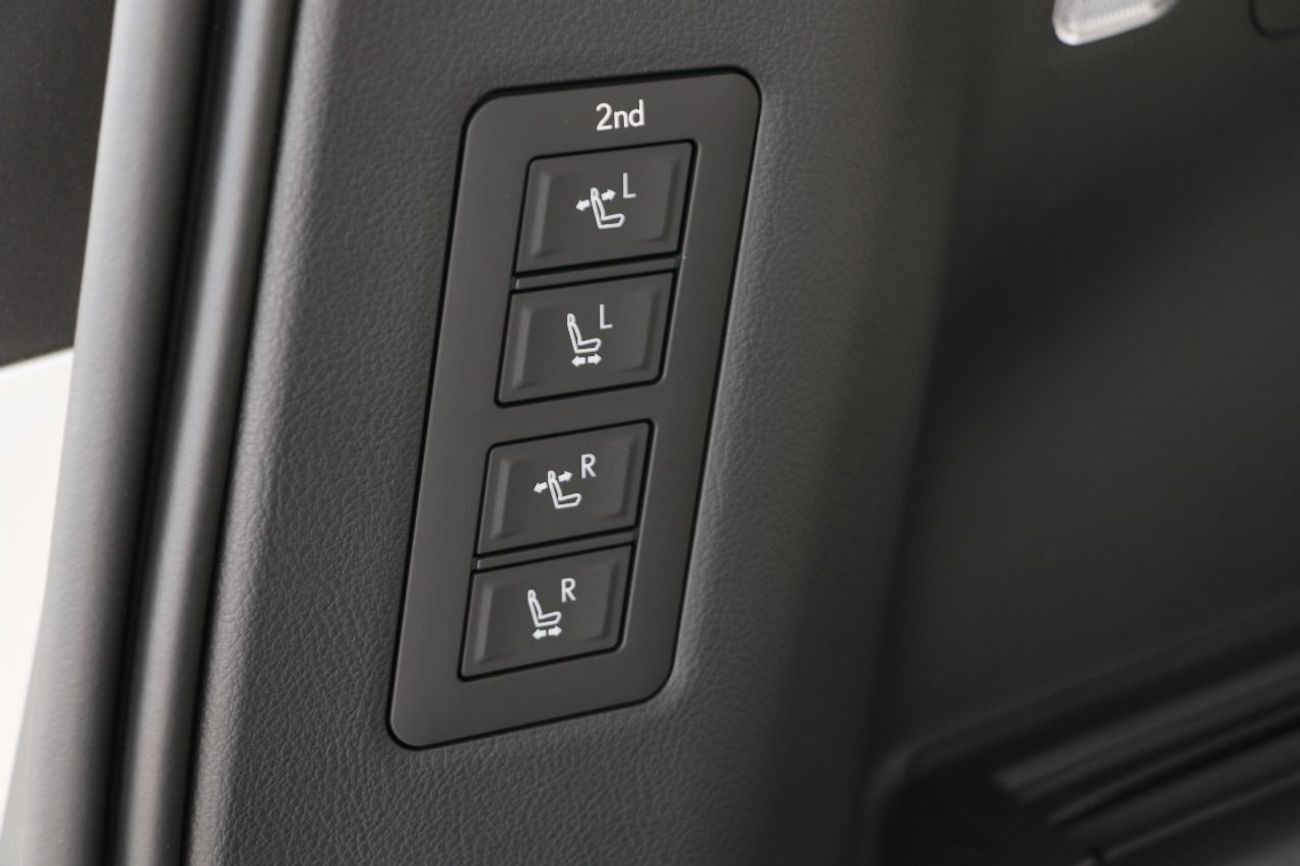 Lexus LM 350h 2024 Lexus LM350 Hybrid 7 seater