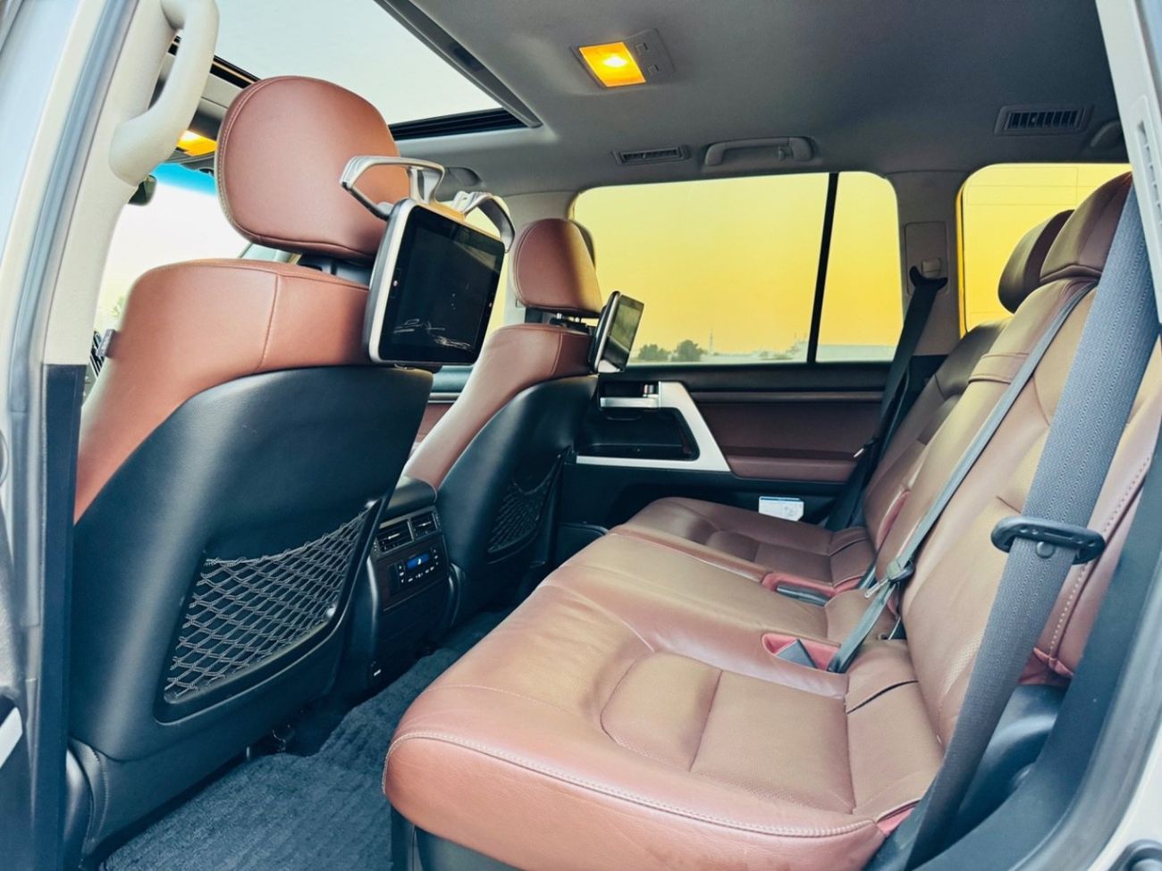 Toyota Land Cruiser VXR 5.7L 4WD