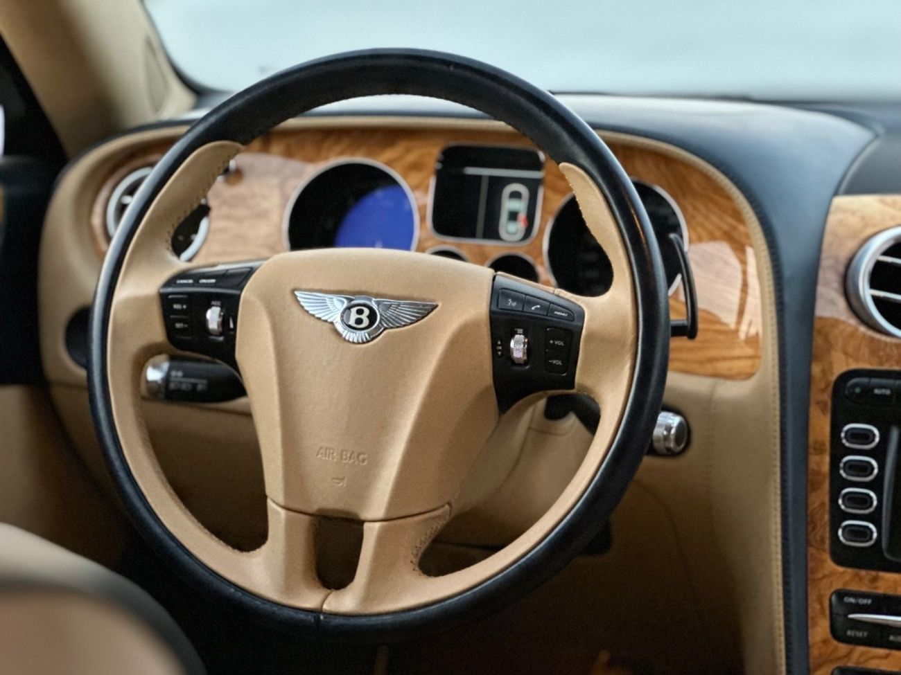 Bentley Continental Flying Spur MODEL 2010 GCC CAR PERFECT CONDITION INSIDE AND OUTSIDE FULL OPTION