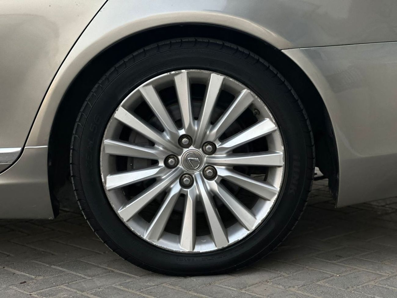 Lexus LS460 Premier SWB