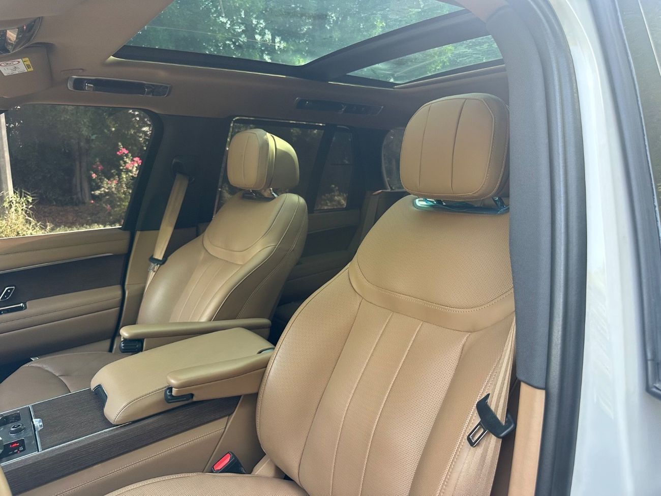 Land Rover Range Rover LWB HSE P530 4.4L HSE P530 4.4L | 2023 | GCC Specs | V8 530 HP | Full Service History | Perfect Cond