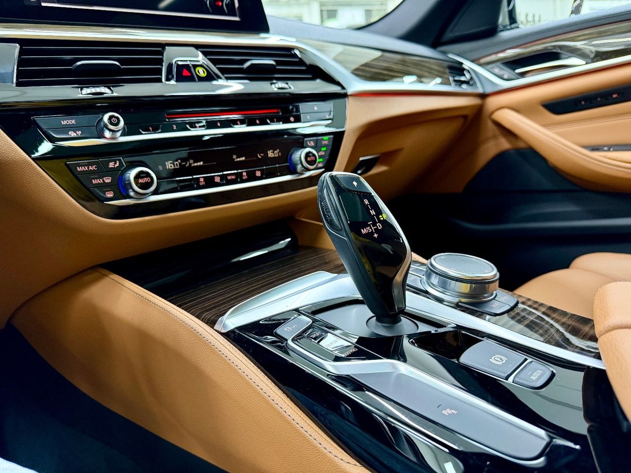 BMW 530i Luxury 2.0L