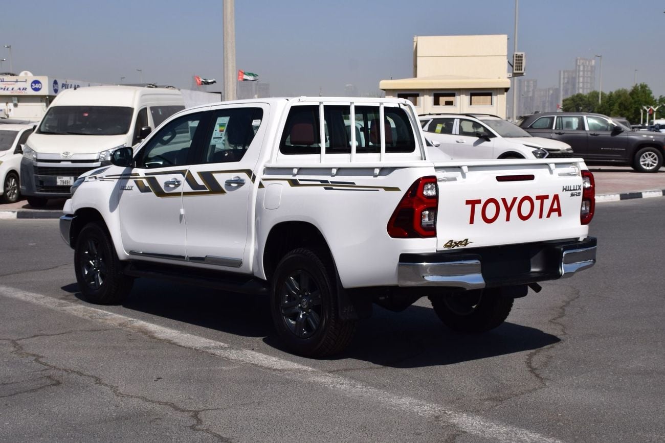تويوتا هيلوكس 2.7L (4x4) Petrol SR5