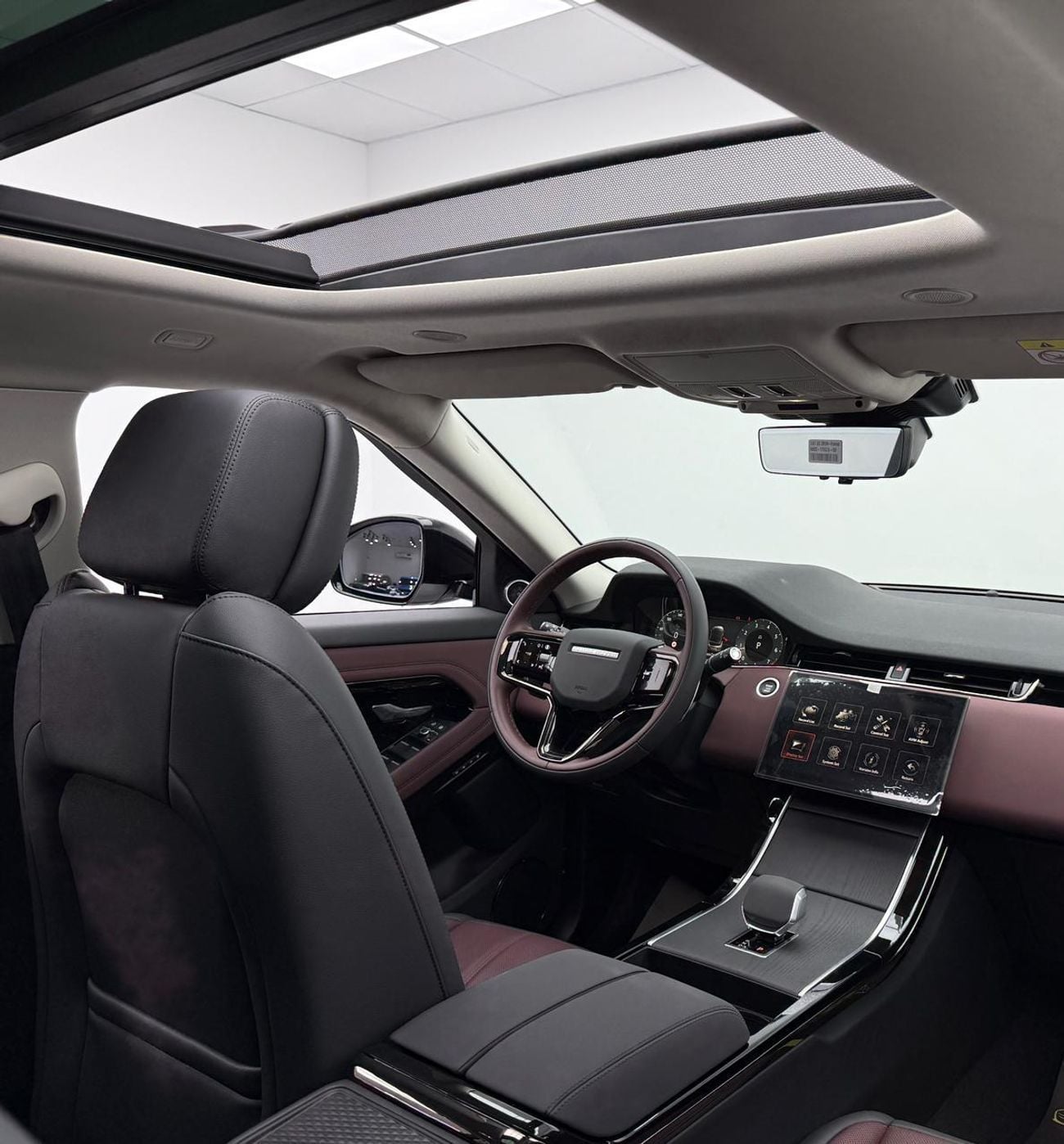 لاند روفر رانج روفر إيفوك DYNAMIC SE P250 P250 SE 2.0L 2025 Range Rover Evoque P250 Dynamic SE ,Warranty ,Brand New.
