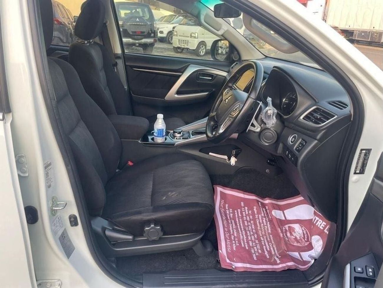 ميتسوبيشي باجيرو Diesel 2.4 Liter Right Hand Drive Automatic 4WD T.V Back Camera