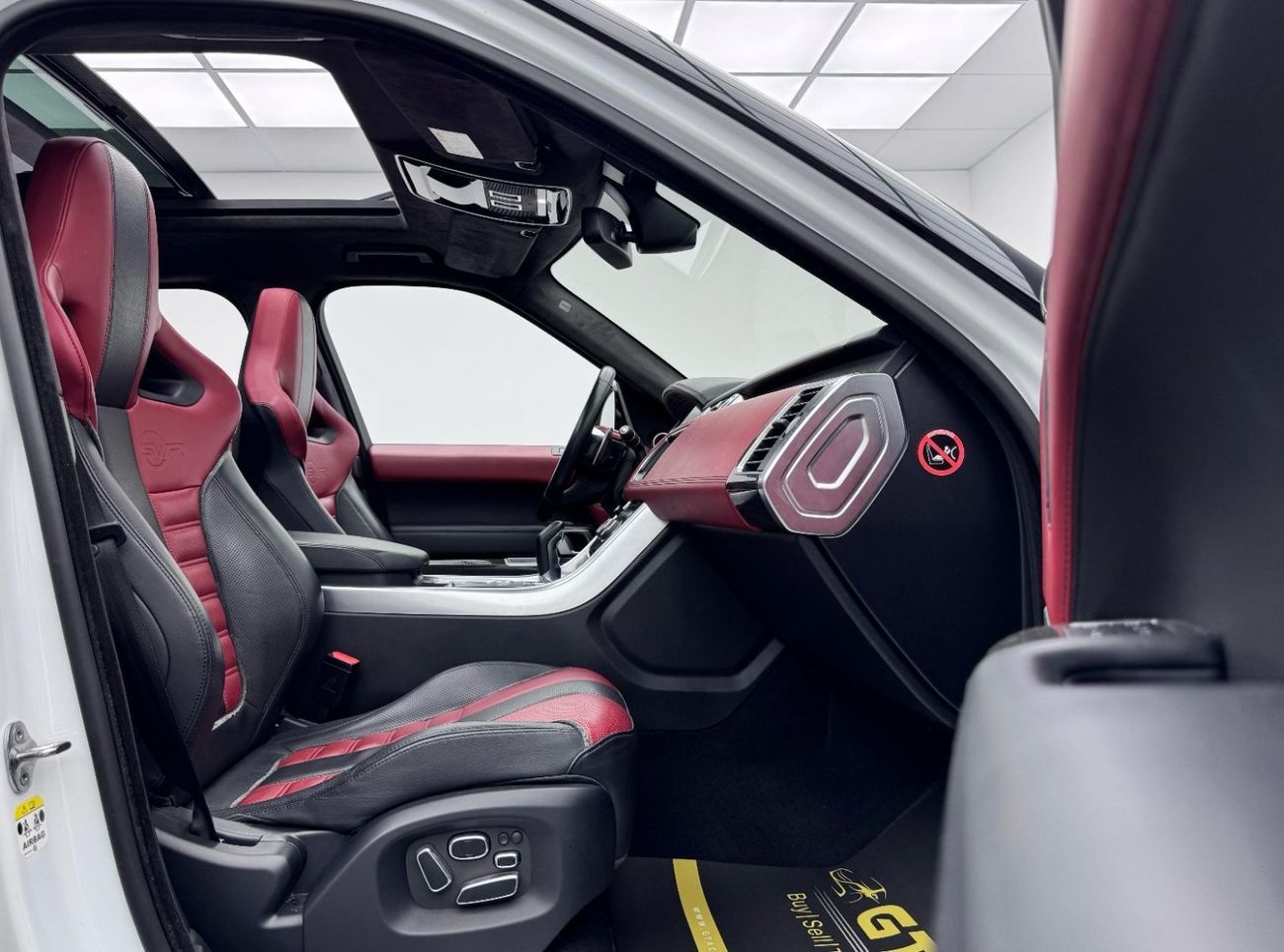 لاند روفر رينج روفر سبورت SVR 5.0L (550 HP) 2015 Range Rover SVR, Just Been Serviced, Excellent Condition, GCC