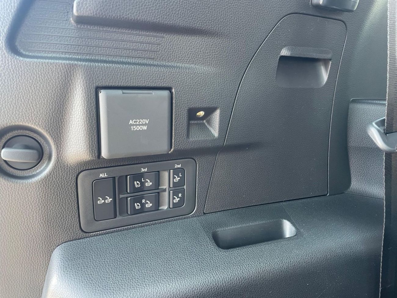 لكزس LX 700h 2025 Lexus LX700h Signature 7-Seater HEV 3.5L V6 Twin-Turbo Petrol A/T 4WD Export Only