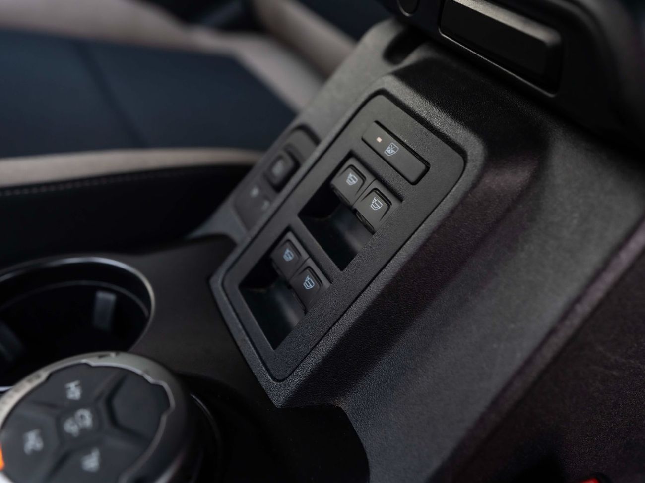 Ford Bronco Big Band 2.3L (5 Seater)