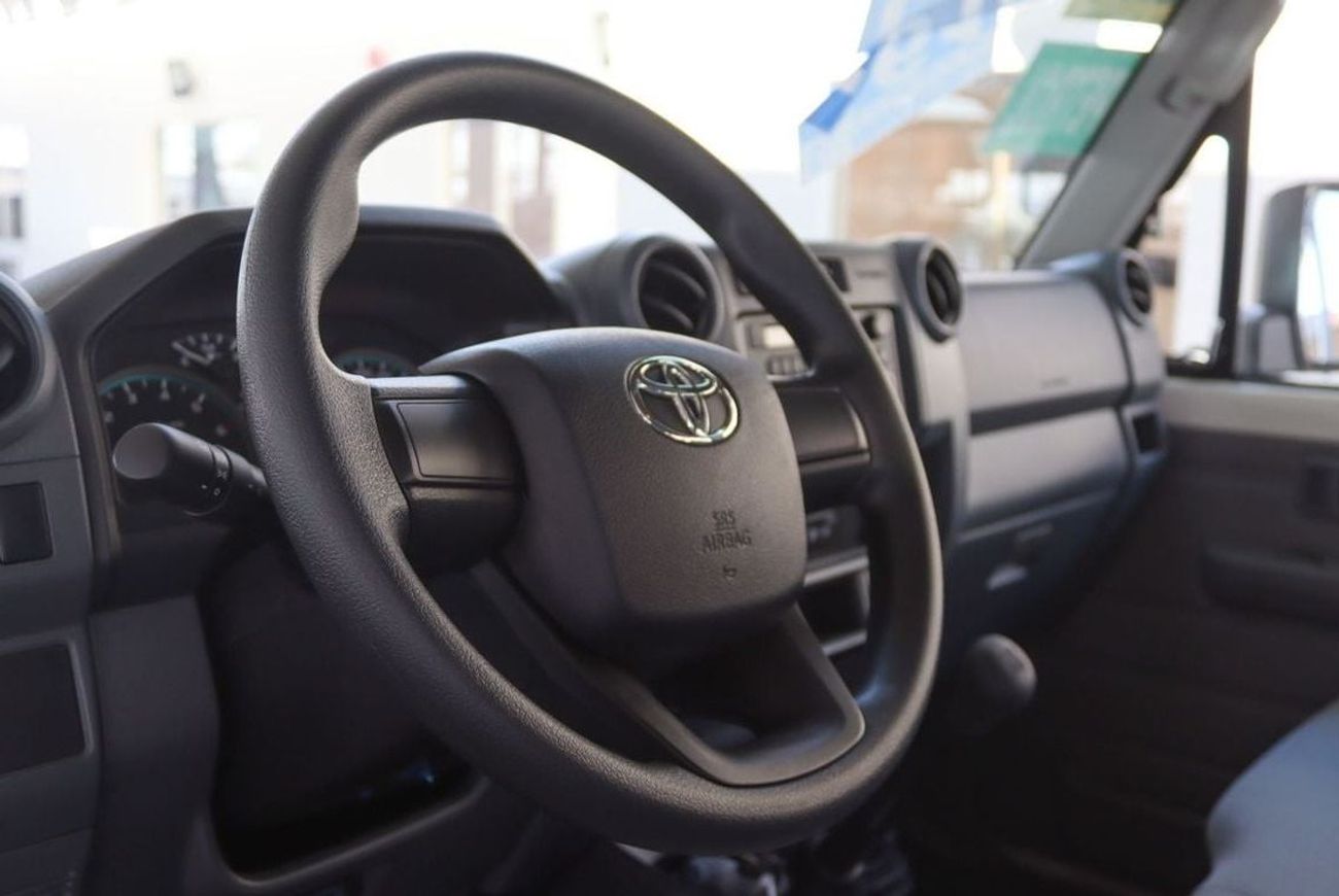 Toyota Land Cruiser 70 2025 TOYOTA LAND CRUISER GRJ 78 4.0 V6  **EXPORT ONLY**التصدير فقط خارج الخليج**