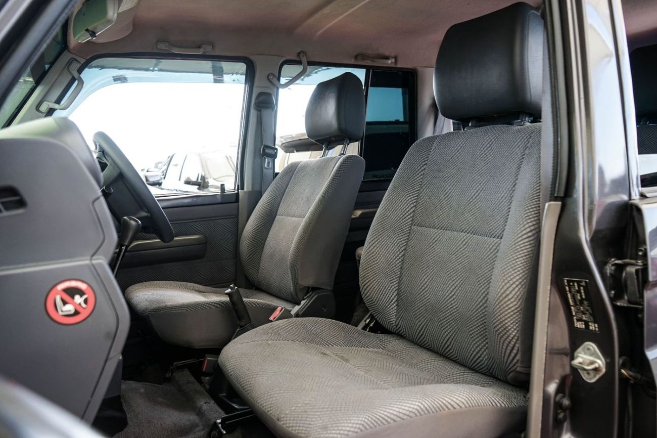 Toyota Land Cruiser 70 Std 4.5L RHD 1VD-FTV V8 Diesel Engine Manual Gear 4WD 5 seats extensible 5doors