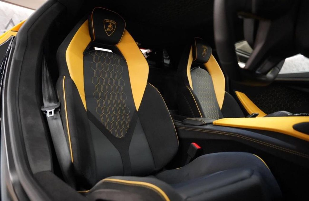 Lamborghini Revuelto Lamborghini Revuelto 6.5 V12 in RIGHT HAND DRIVE