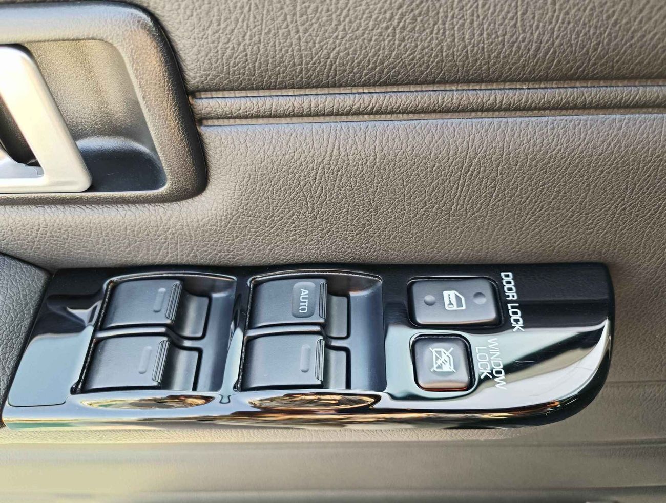 تويوتا لاند كروزر 70 LC76 / M/T / 4.5L V8 DIESEL / FULL OPTION / 4X4 (CODE # 67941)