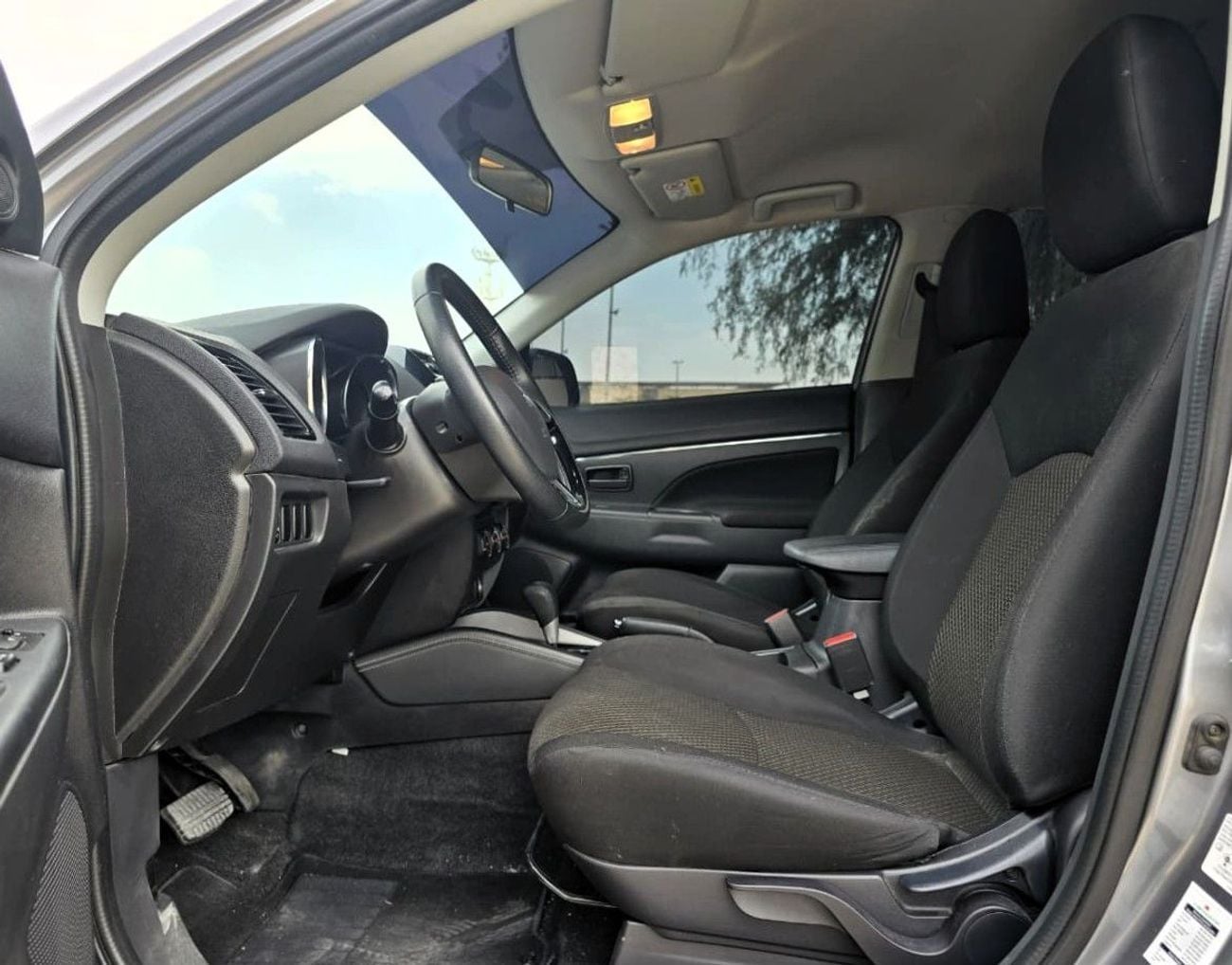 Mitsubishi ASX Low 2.0L FWD USED Mitsubishi Asx 2.0L FWD Gcc 2024 Grey Color