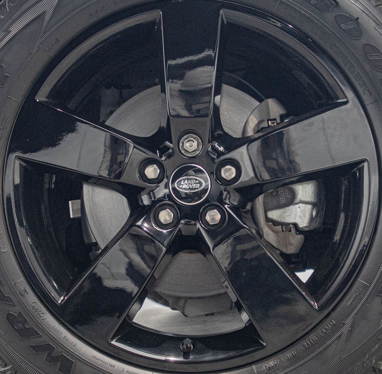 Land Rover Defender P300 90 X-Dynamic SE 2.0L (5 Seater)