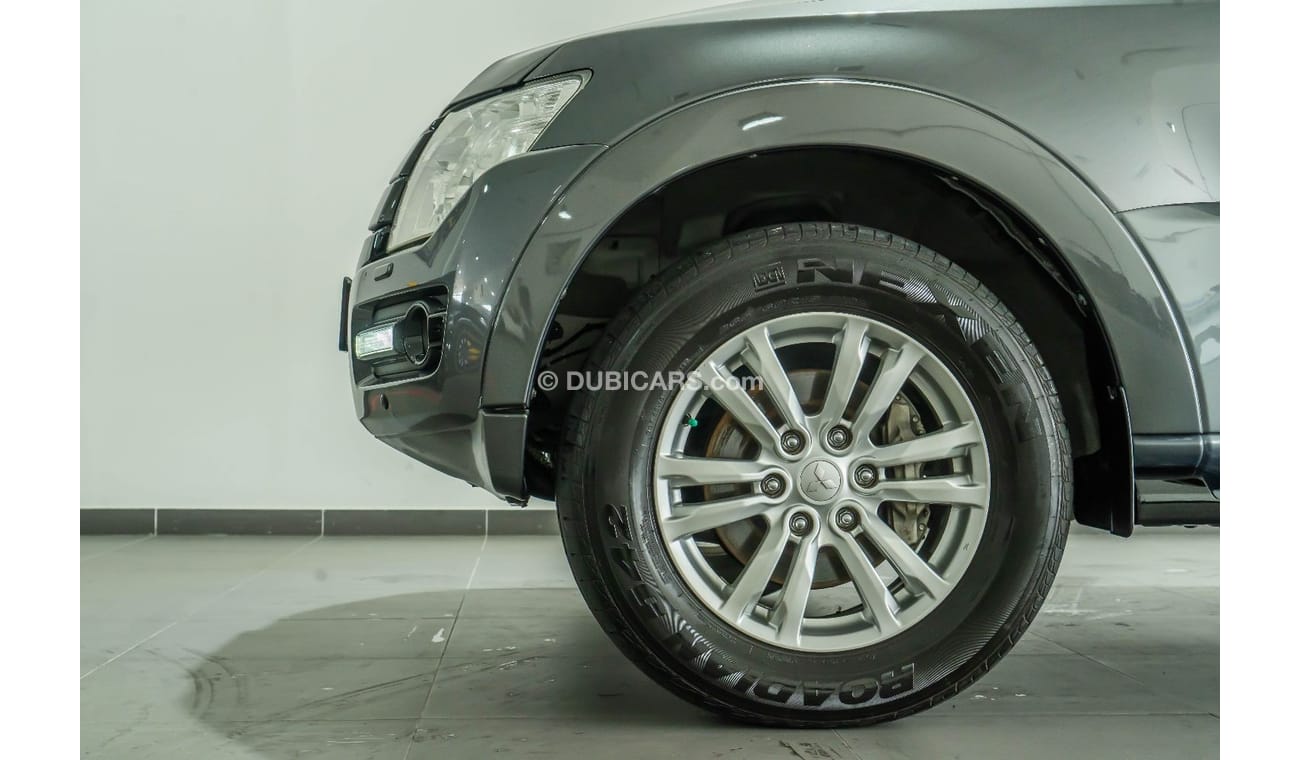 ميتسوبيشي باجيرو 2015 Mitsubishi Pajero 3.8L V6 GLS Black Pack / Full-Service History