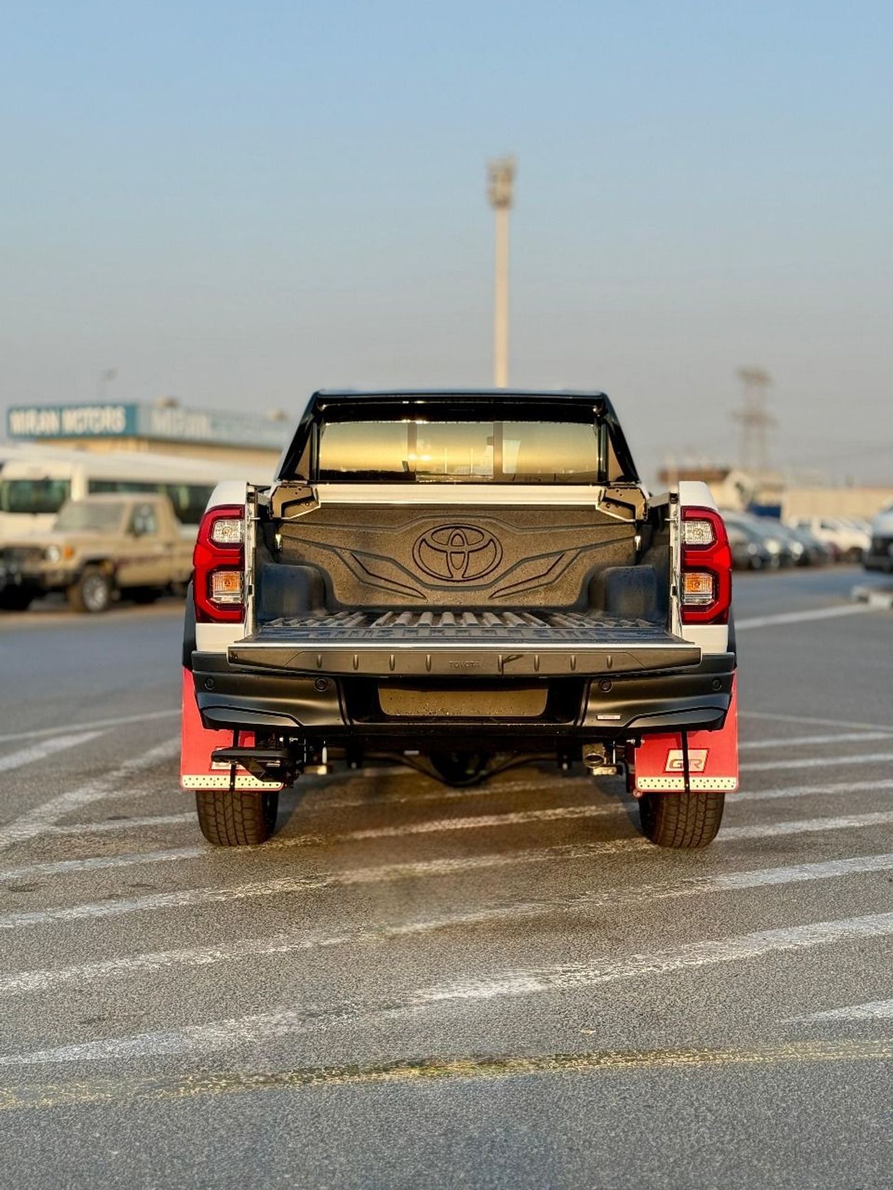تويوتا هيلوكس GR Sport 4.0L 4x4