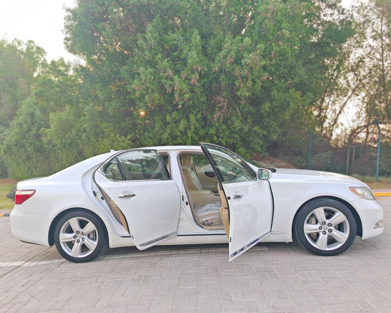 Lexus LS460 LWB 4ST