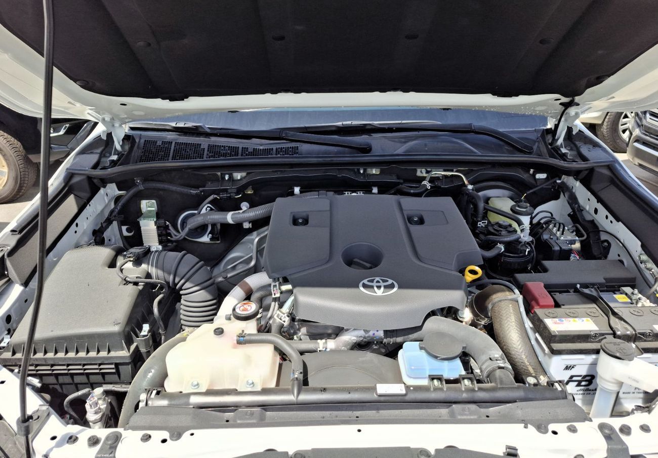 Toyota Hilux Toyota Hilux SR5 2.4L 2025 AT Full White Diesel (Export Only)