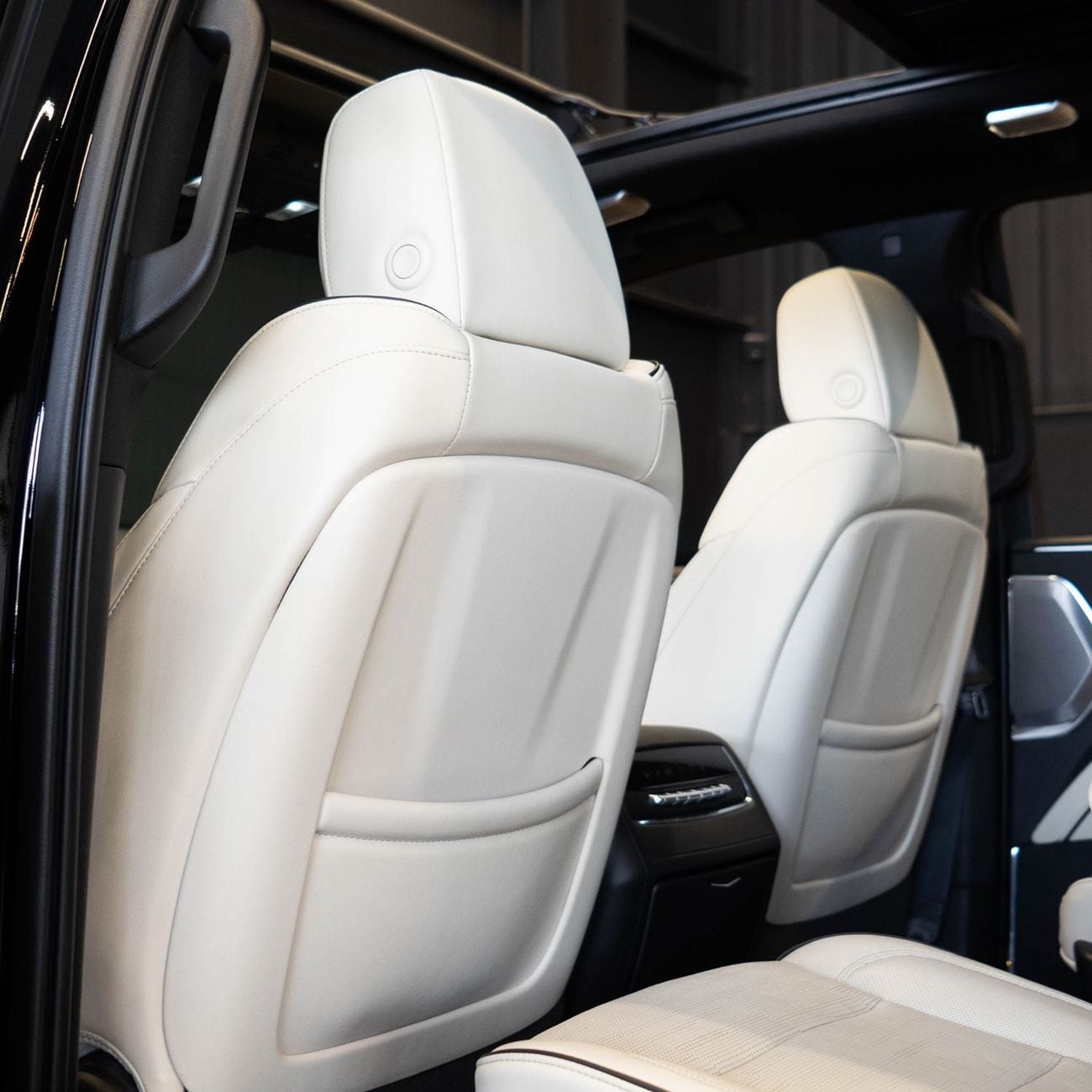 Cadillac Escalade Premium Luxury Platinum 6.2L AWD AED 4,024 P.M • 0% Downpayment • Cadillac Escalade Premium Luxury P