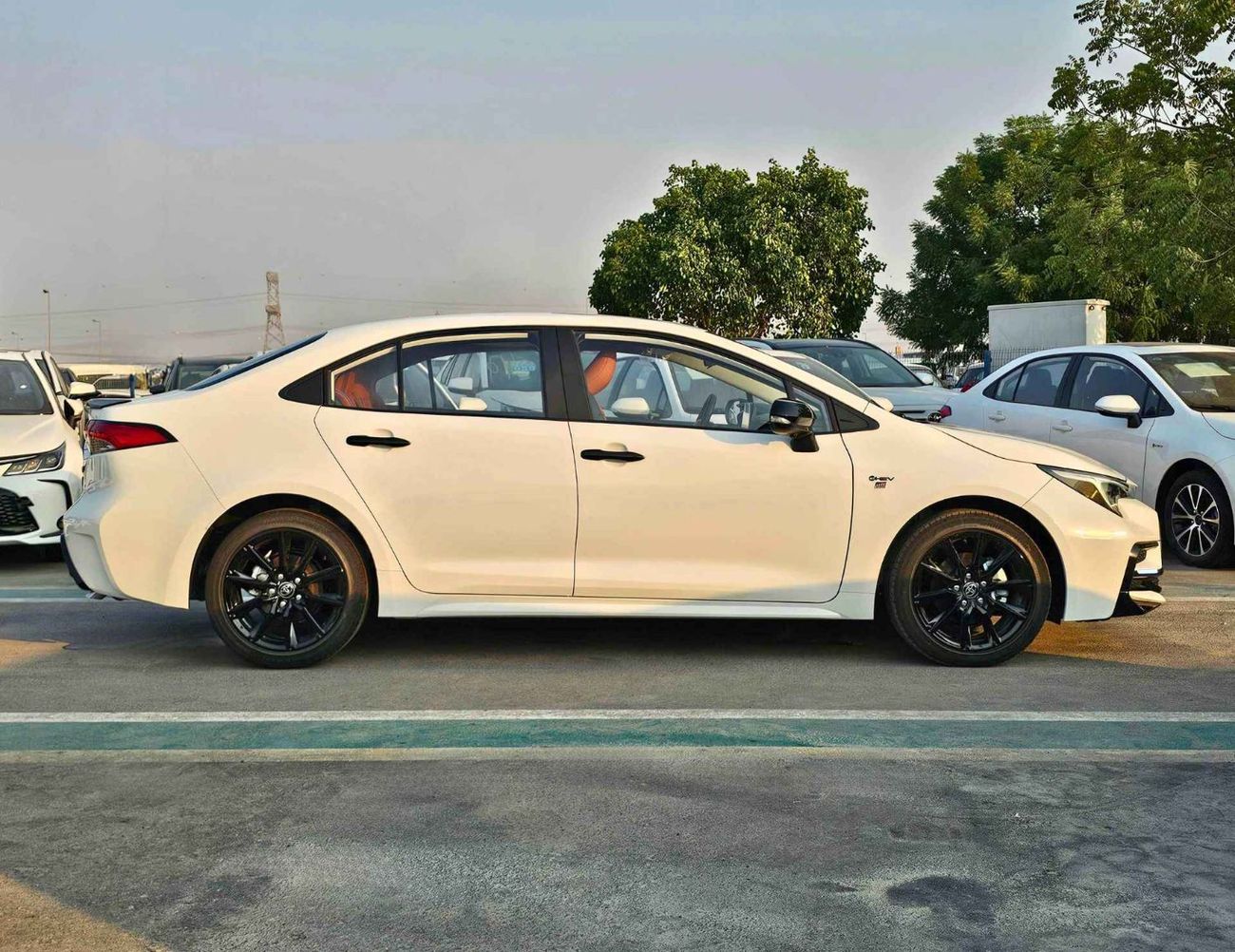 تويوتا ليفين GR SPORTS HYBRID / 1.8L V4 / 360*CAMERA / LEATHER SEATS / SUNROOF (CODE # TLHGR)