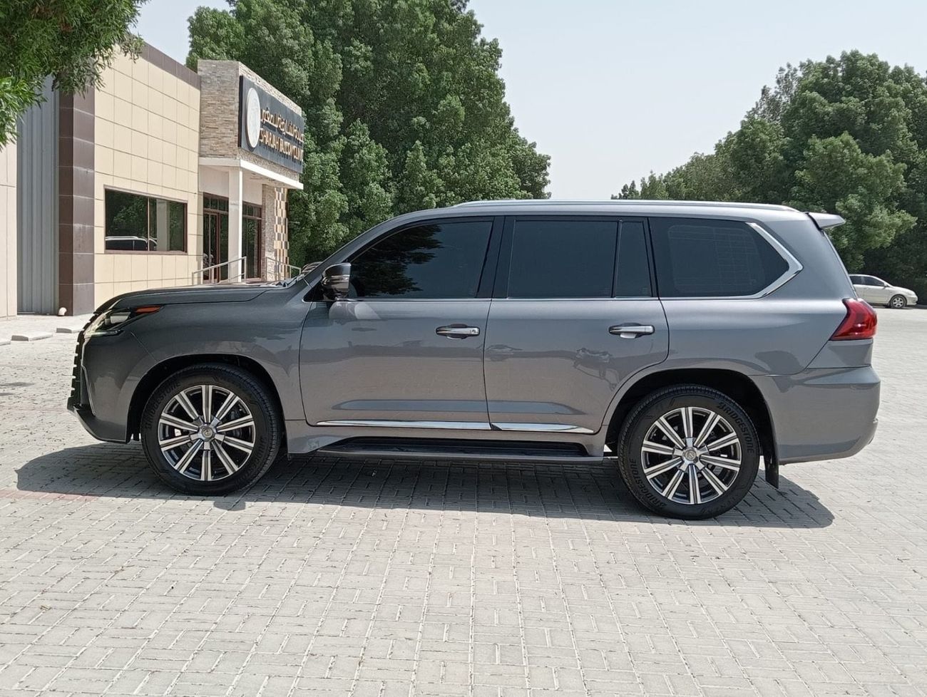 Lexus LX 570 Premium Plus GCC full option